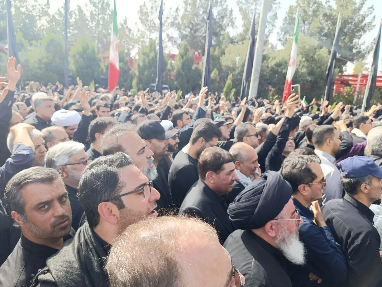 مراسم خاکسپاری شهدای اقتدار ایران + فیلم و عکس