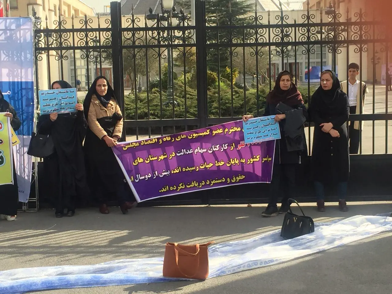 اعتراض به مراسم نکوداشت سهام عدالت+عکس