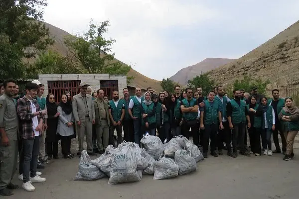 جمع‌آوری ۴ تن زباله از حاشیه رودخانه کن