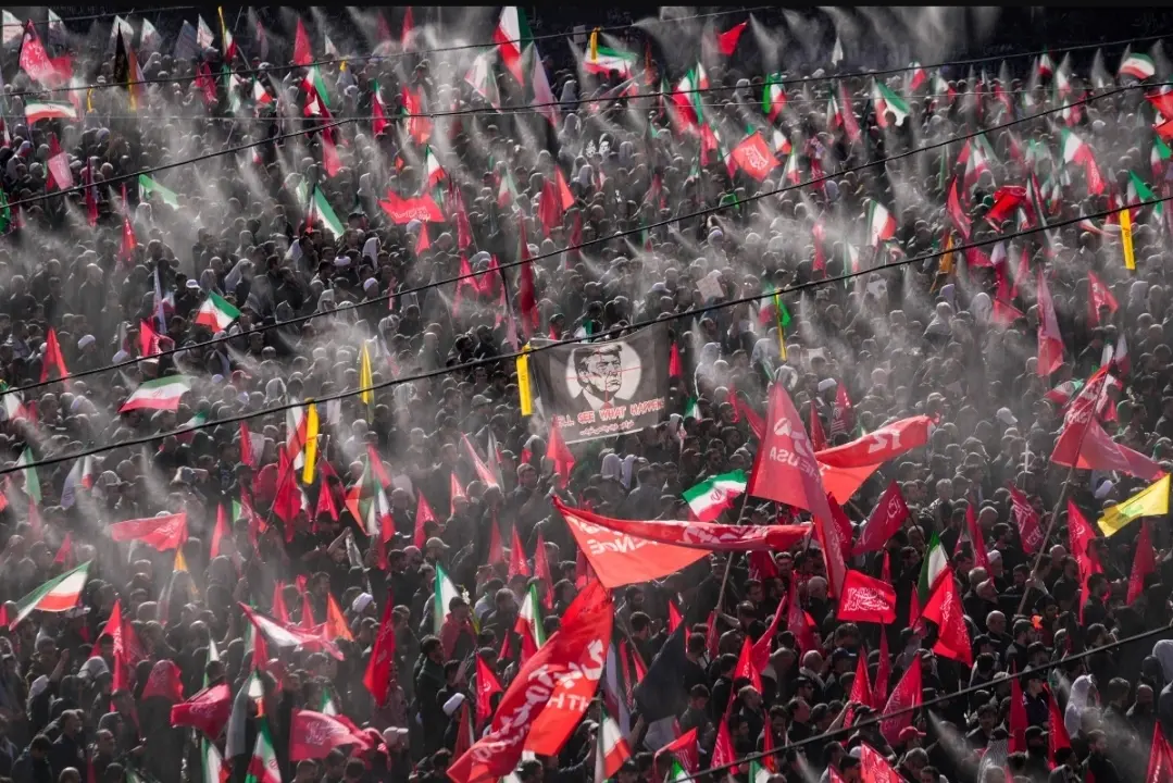 چشم جهان به تهران/ اهمیت پوشش بین‌المللی مراسم تشییع  رهبر شهید+چندین عکس