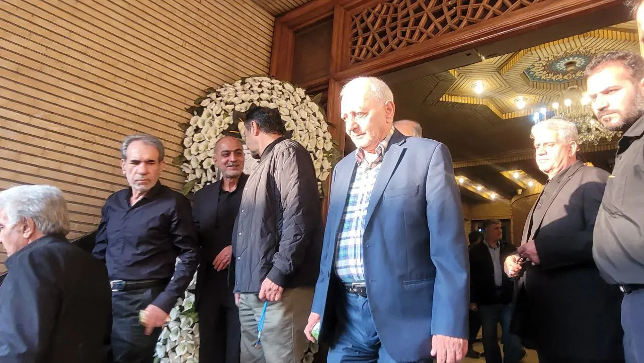 برگزاری مراسم ترحیم برادر مصطفی تاجزاده با حضور فعالان سیاسی اصلاحطلب + تصاویر