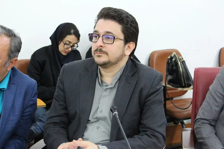 نشست حسین کمالی با اعضاء خانه احزاب و شورای هماهنگی احزاب اصلاح طلب خوزستان برگزار شد + تصاویر