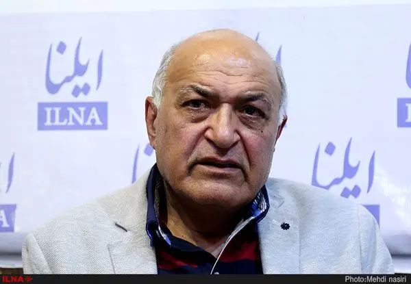 ممنوعیت فعالیت بساطفروشان خیابان انقلاب آنها را نگران کرده است/ سرگردانی در پیادهروهایی که زمانی رونق داشتند