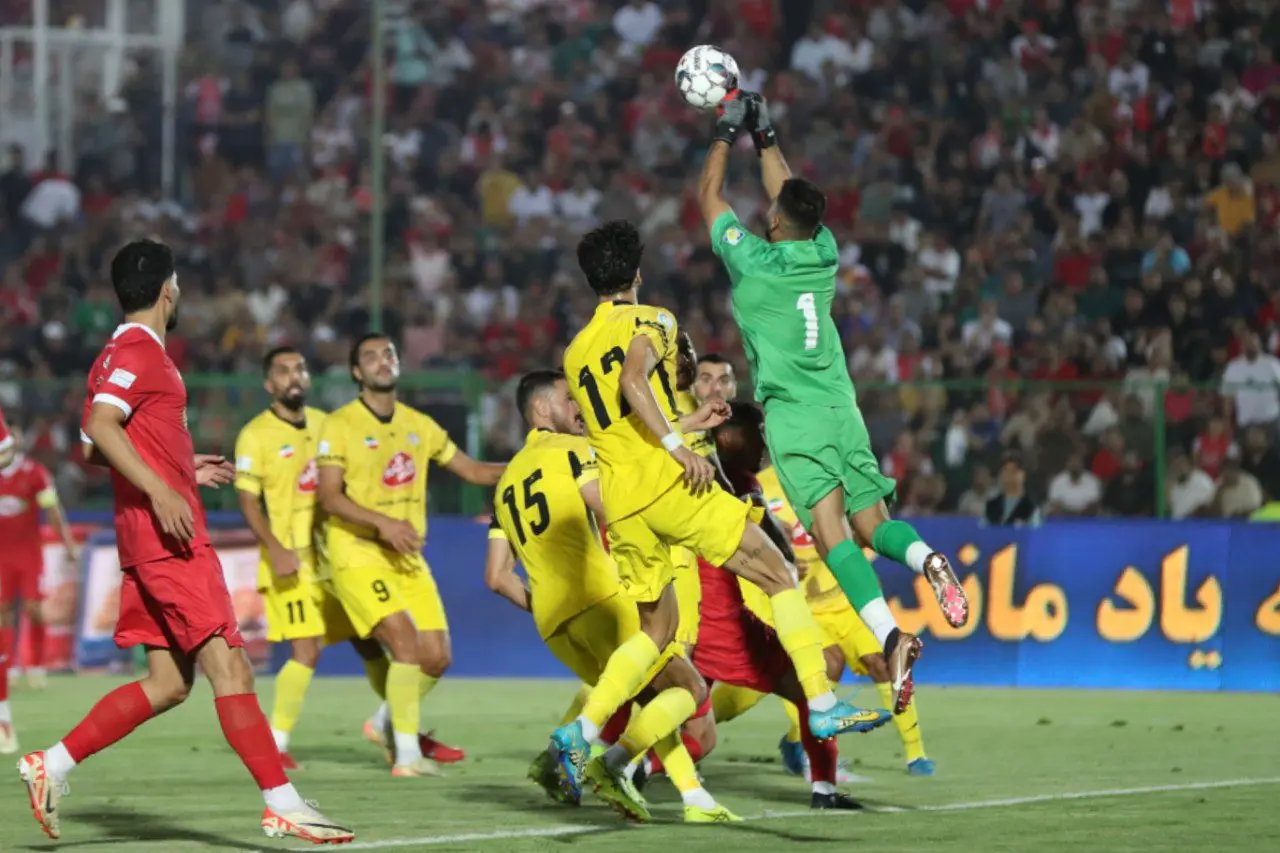پرسپولیس ۱-۱ فجر: علیپور جلوی فاجعه را گرفت