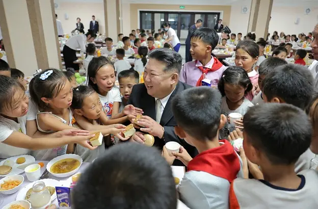 Leader Holds People in High Esteem
