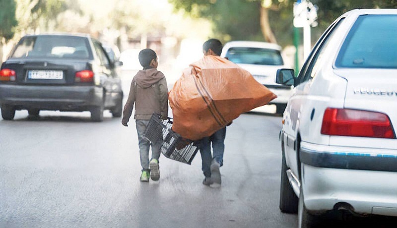 وقتی فقر پای کودکان را به خیابان و چهارراه ها باز می کند/کودکان کار میان مدرسه و کار گرفتار شده اند