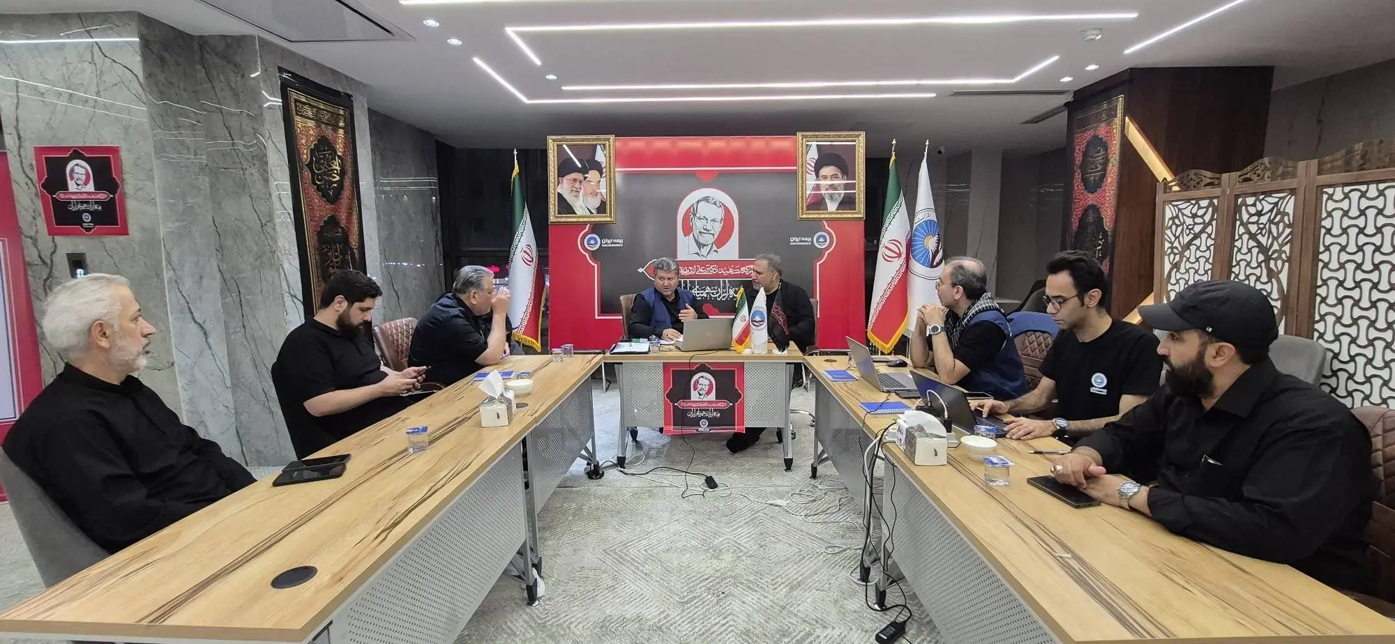 بازدید رئیس کمیسیون اقتصادی مجلس از ستاد اربعین بیمه ایران در کربلا