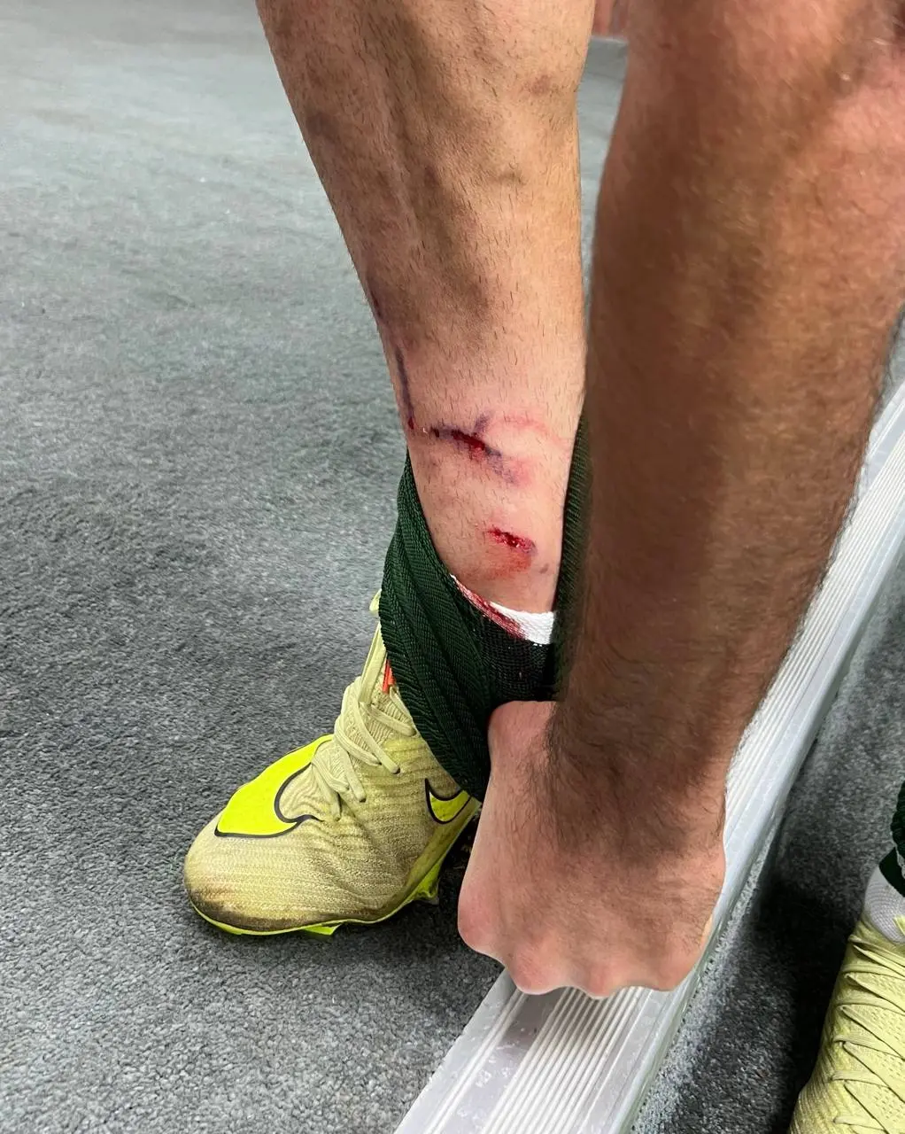 بیانیه در بین دو نیمه؛ ستاره پرسپولیس اخراج نشد (عکس)