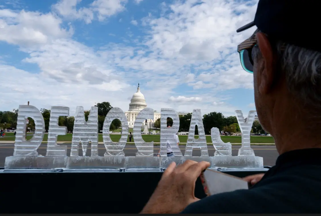 گزارشی تصویری‌تحلیلی از هنر اعتراض در آمریکا ۲۰۲۵/ نه به «ترامپ»؛ حمایت از غزه و فلسطین