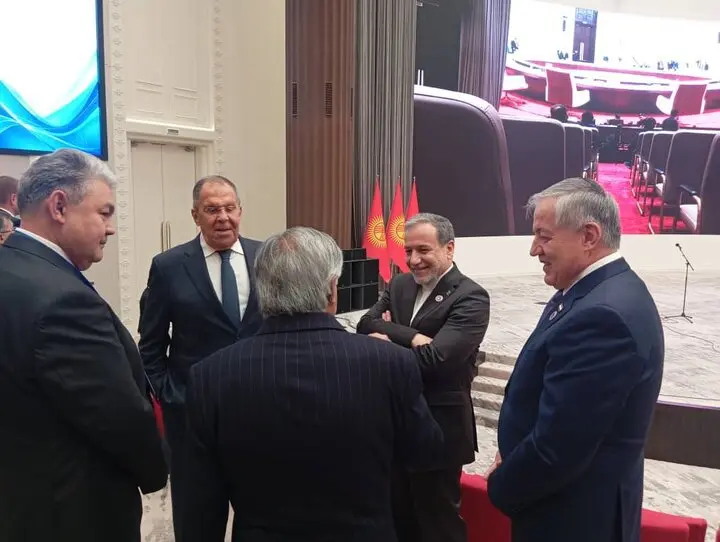 دیدار عراقچی و وانگ یی در بیشکک