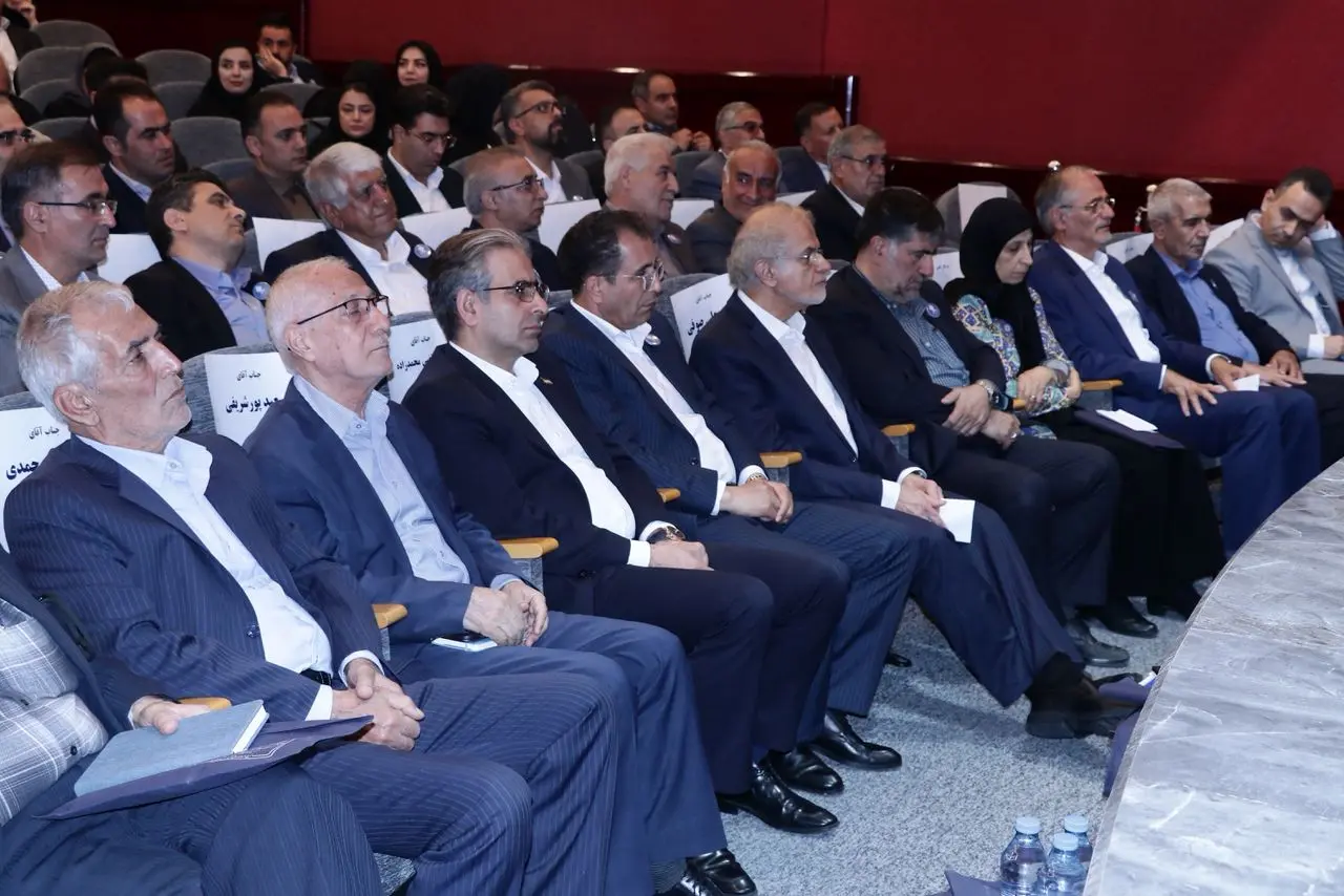 دولت چهاردهم باید به احزاب توجه ویژه ای داشته باشد