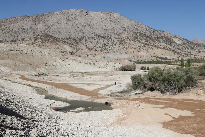 ریههای شیراز زیر تیغ توسعه شتابزده/ پروژه های غیرکارشناسی اکوسیستم شمال غرب شهر را تهدید می کند/ برخورد با معدنکاریهای مخرب در حریم شهر