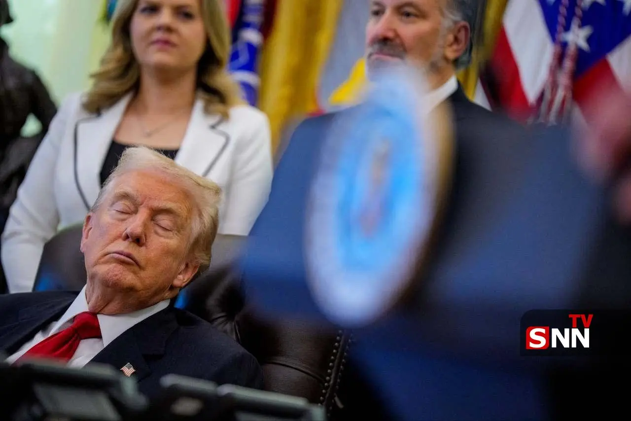 ترامپ در دفتر بیضی کاخ سفید به خواب رفت! + عکس