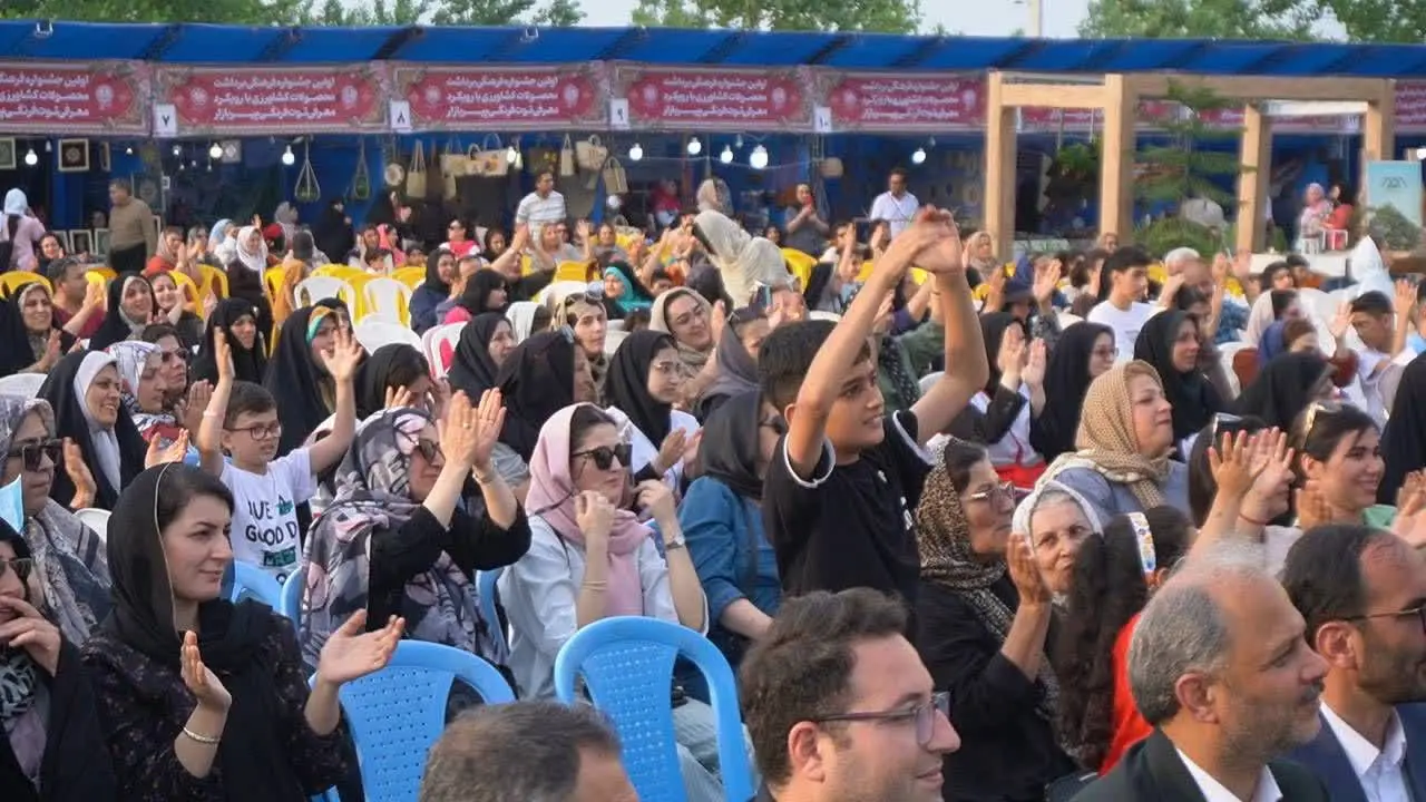 گزارش تصویری اولین جشنواره فرهنگی برداشت محصولات کشاورزی با معرفی توت فرنگی پیربازار