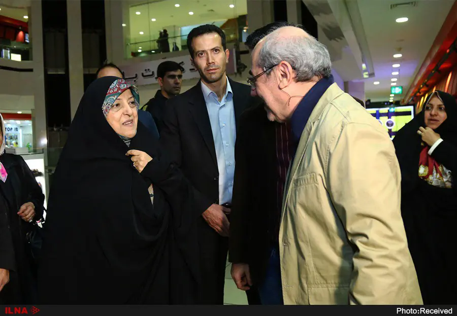 محمدجواد ظریف به تماشای «مارموز» نشست
