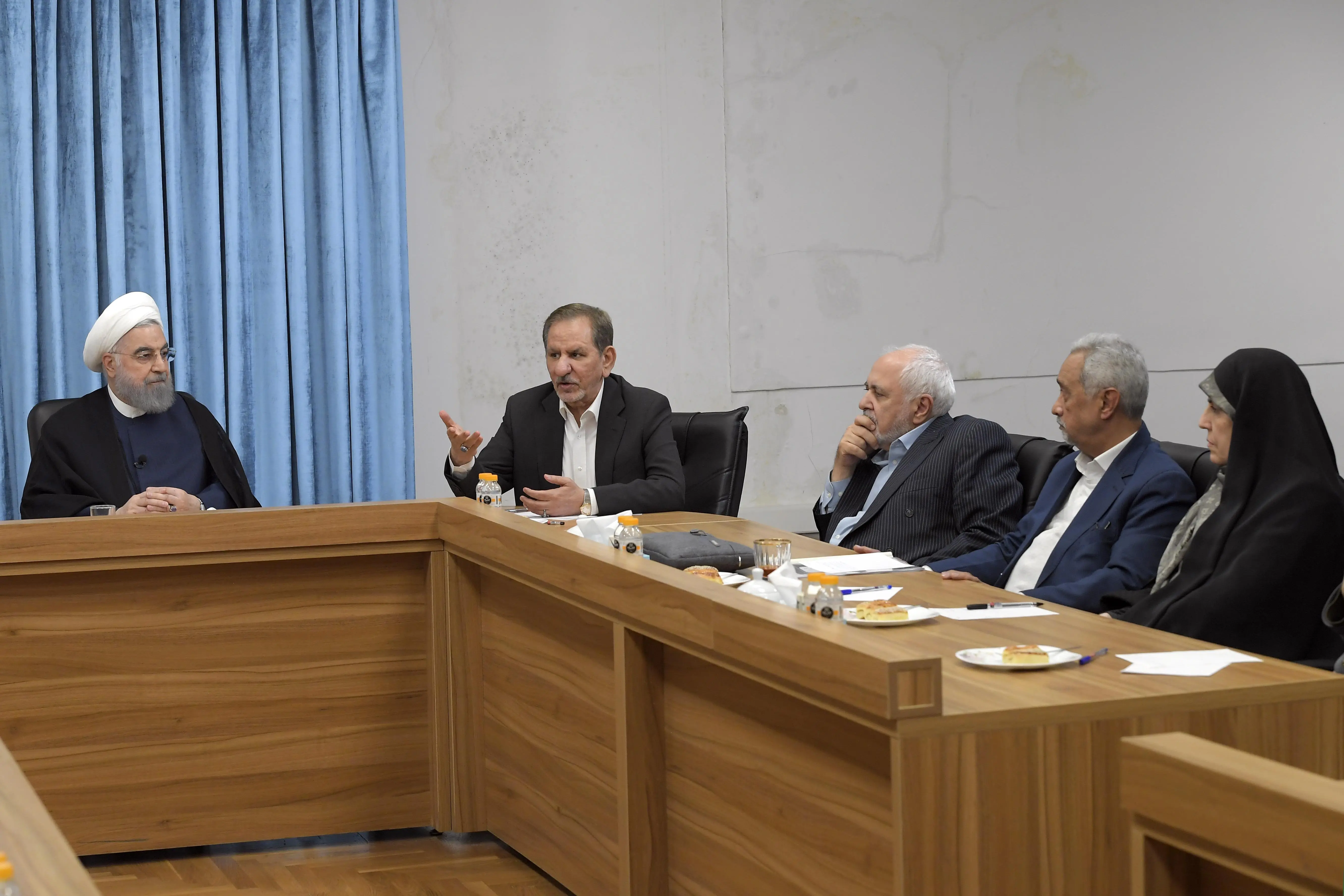 تصاویر دیدار جمعی از وزیران و معاونان سابق با روحانی