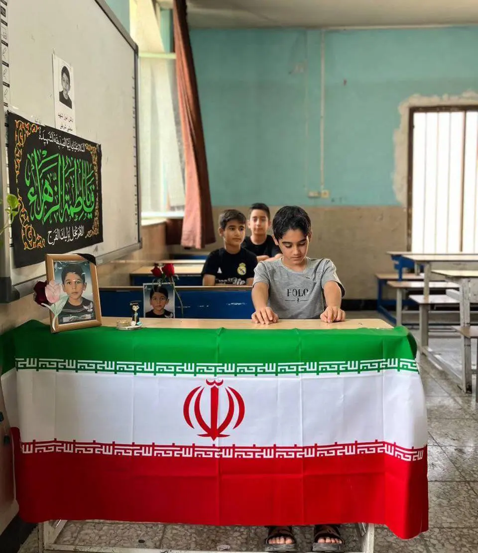 ‏شهید مجتبی شریفی، کلاس سوم دبستان + عکس