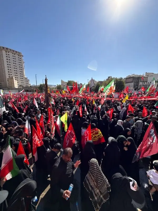 میزبانی تمام قد مشهد از پیکر رهبر شهید/ حضور بیش از ۴۷۰۰ میهمان خارجی در مراسم تشییع و تدفین پیکرها