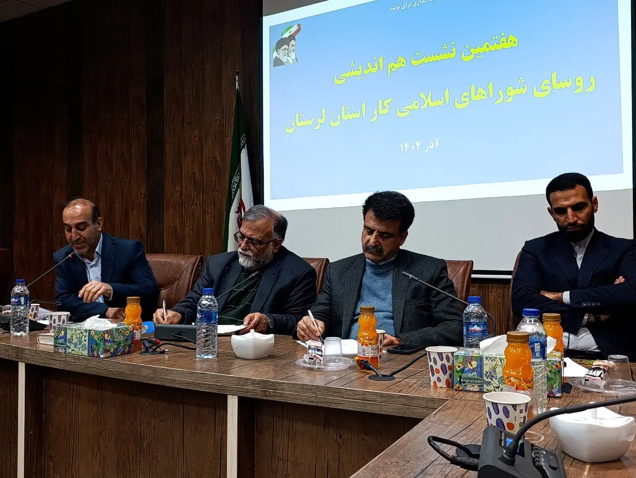 کارگران ستون اصلی  توسعه و پیشرفت  لرستان هستند/ضرورت گفتگوی اجتماعی در چهارچوب تعامل،احترام و آینده نگری 