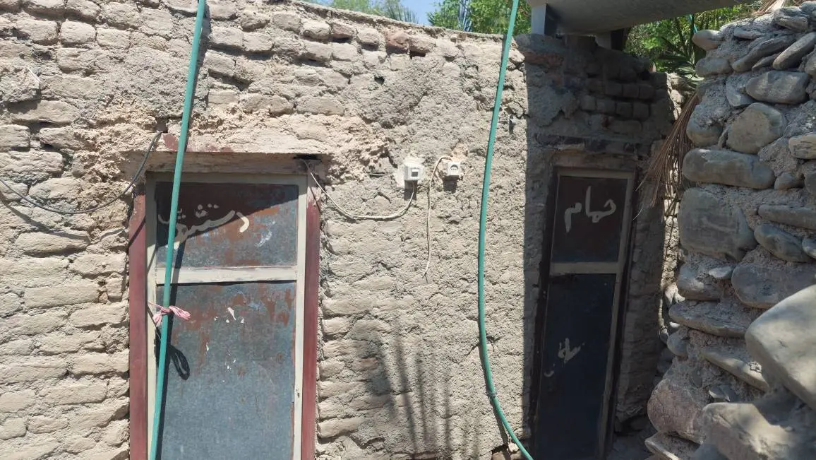 «سوختبری» تنها راه نان درآوردن/ اینجا درمانگاه و آب لولهکشی نیست/ جوانان چانف در حاشیه شهرها فعلگی میکنند