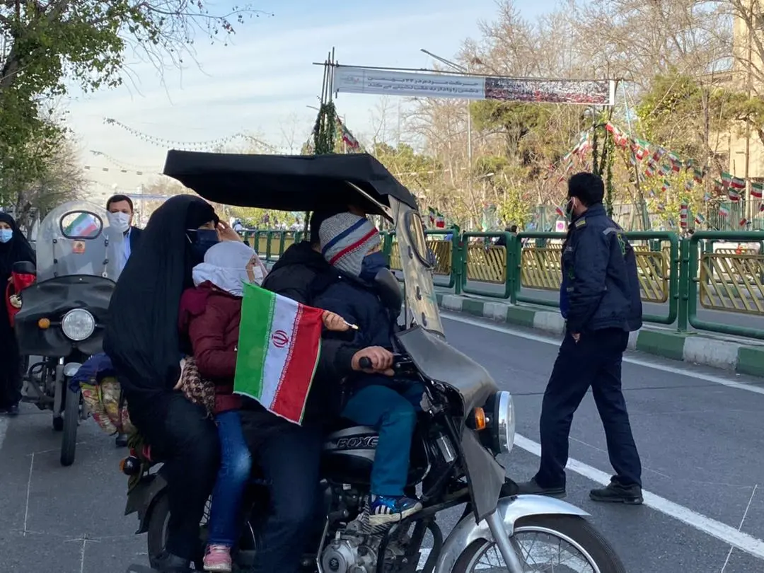 راهپیمایی نمادین سالگرد پیروزی انقلاب اسلامی برگزار شد+فیلم و عکس