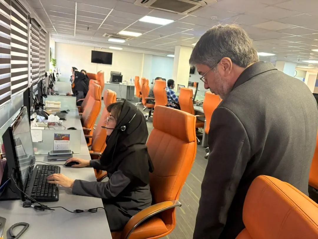 تجلی تعهد سازمانی در ایام تعطیل؛ حضور میدانی مدیرعامل بیمه ایران در مرکز تماس

