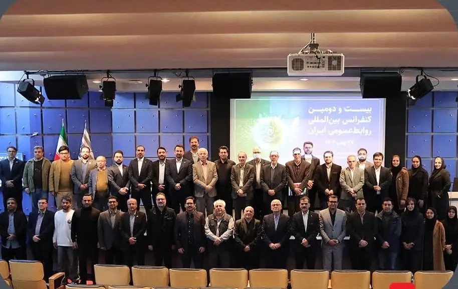 مدیریت ارتباطات فولاد مبارکه موفق به کسب تندیس و جایزه ویژه در بخش «مدیریت روابط رسانهای» شد