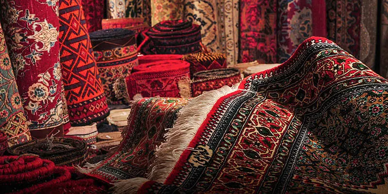 از دستمزدهای پایین و فقدان پوشش بیمه‌ای تا رکود حاکم بر بازار؛ نقشی بر دار قالی استان مرکزی