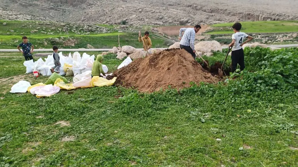 طرح خلاقانه معلم خوزستانی با ایجاد کمربند سبز در حاشیه جاده