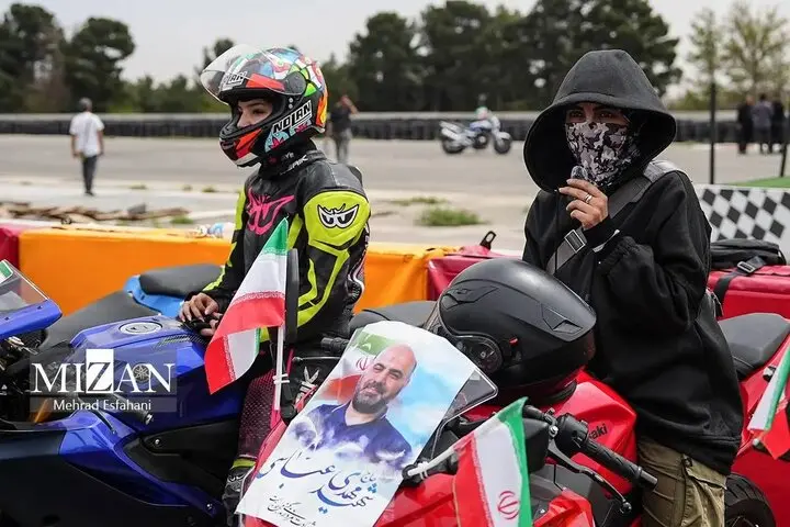 رژه کم سابقه زنان موتورسوار در میدان آزادی + عکس