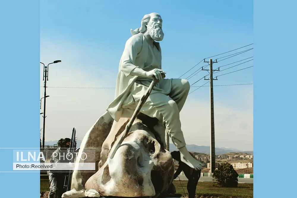 اگر وزارت ارشاد نباشد بخشهایی از فرهنگ بیشتر رشد میکند/ کاندیداهای ریاست جمهوری ایران را با چه تصاویری جز خیام، فردوسی، سعدی و حافظ میتوانند معرفی کنند؟ / دستمزدم آنقدر کم بود که احساس میکنم به من دستبرد زدهاند!