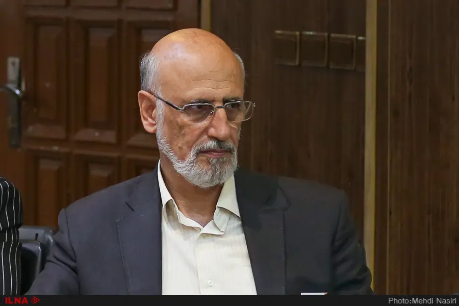 لاستیک 3 میلیونی، 8 میلیون در بازار فروخته میشود/ 30 درصد از خردهفروشان ورشکست شدهاند/ مازاد تولید به افراد خاص داده میشود/تولیدکنندگان ملزم به ارائه آمار به اتحادیهها نیستند