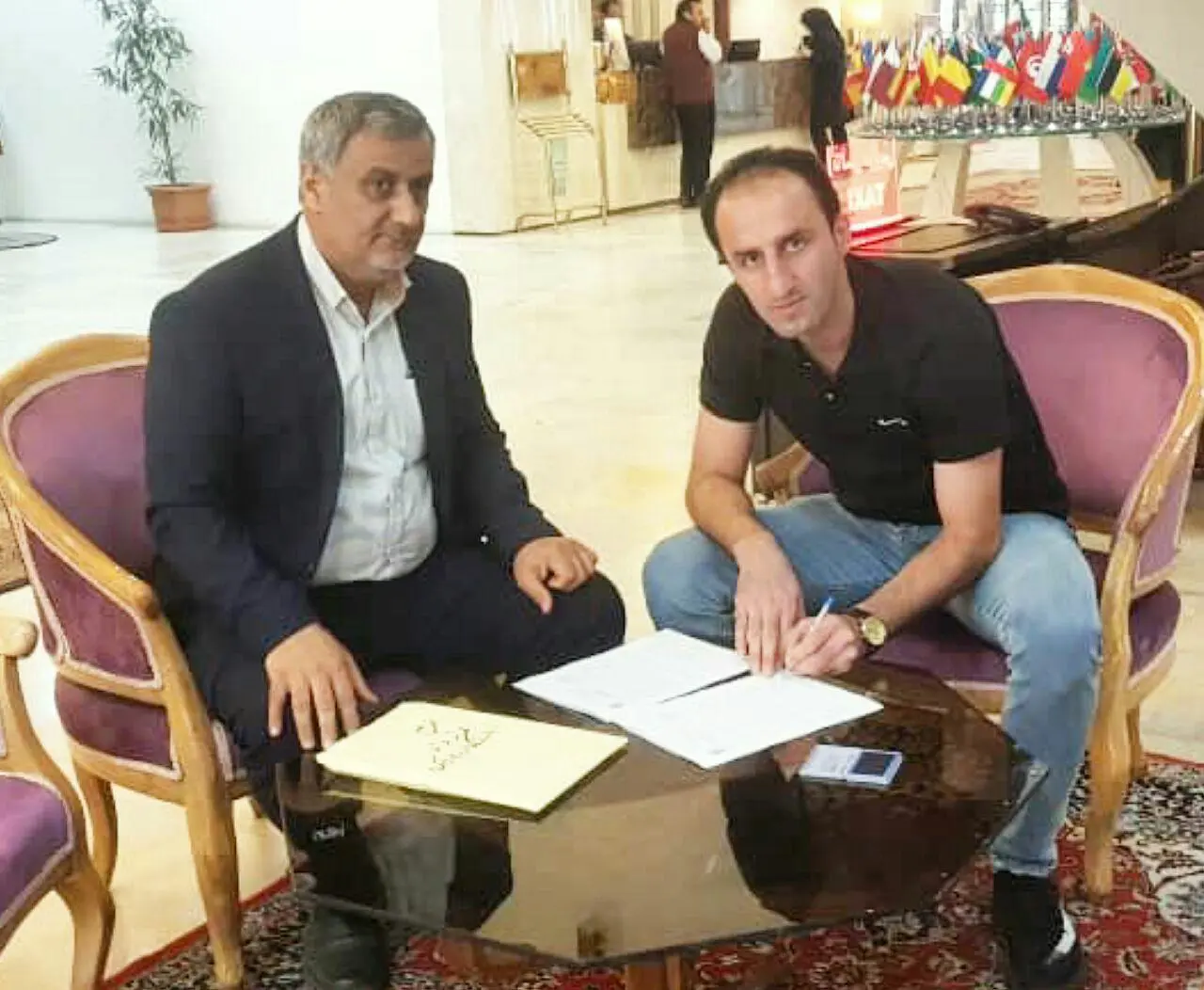 شاهین بوشهر با دو بازیکن تمدید کرد