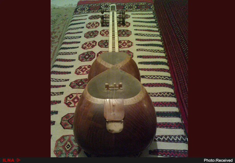 استاد یحیی تارهایش را یک سال به زایندهرود میسپرد
