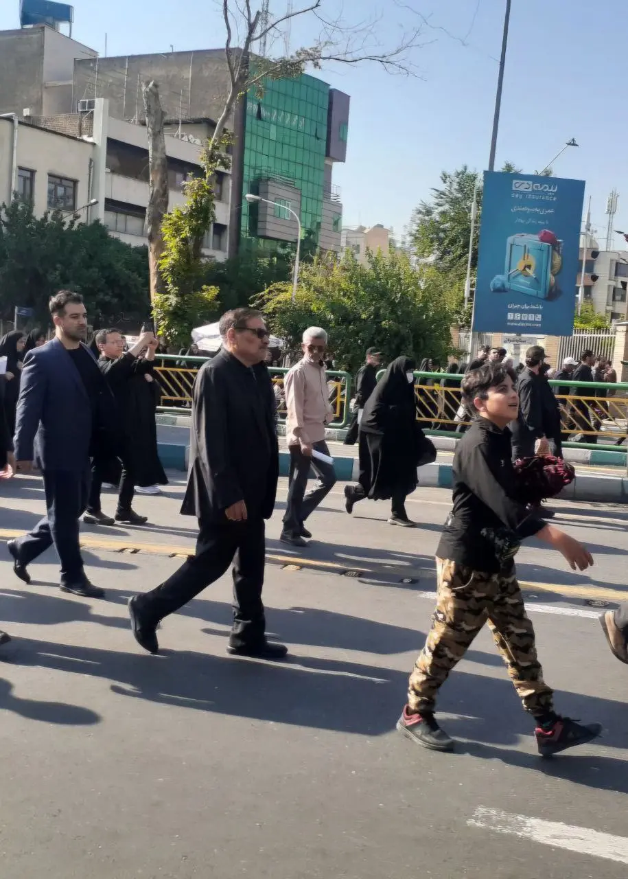 حضور پرشور مردم تهران برای بدرقه رئیس‌جمهور شهید و همراهانش + عکس و فیلم