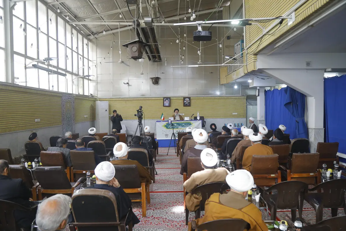  مرحوم آیت‌الله صانعی خاستگاه مشروعیت حکومت‌ها را رضایت عامه و رأی اکثریت می‌دانست