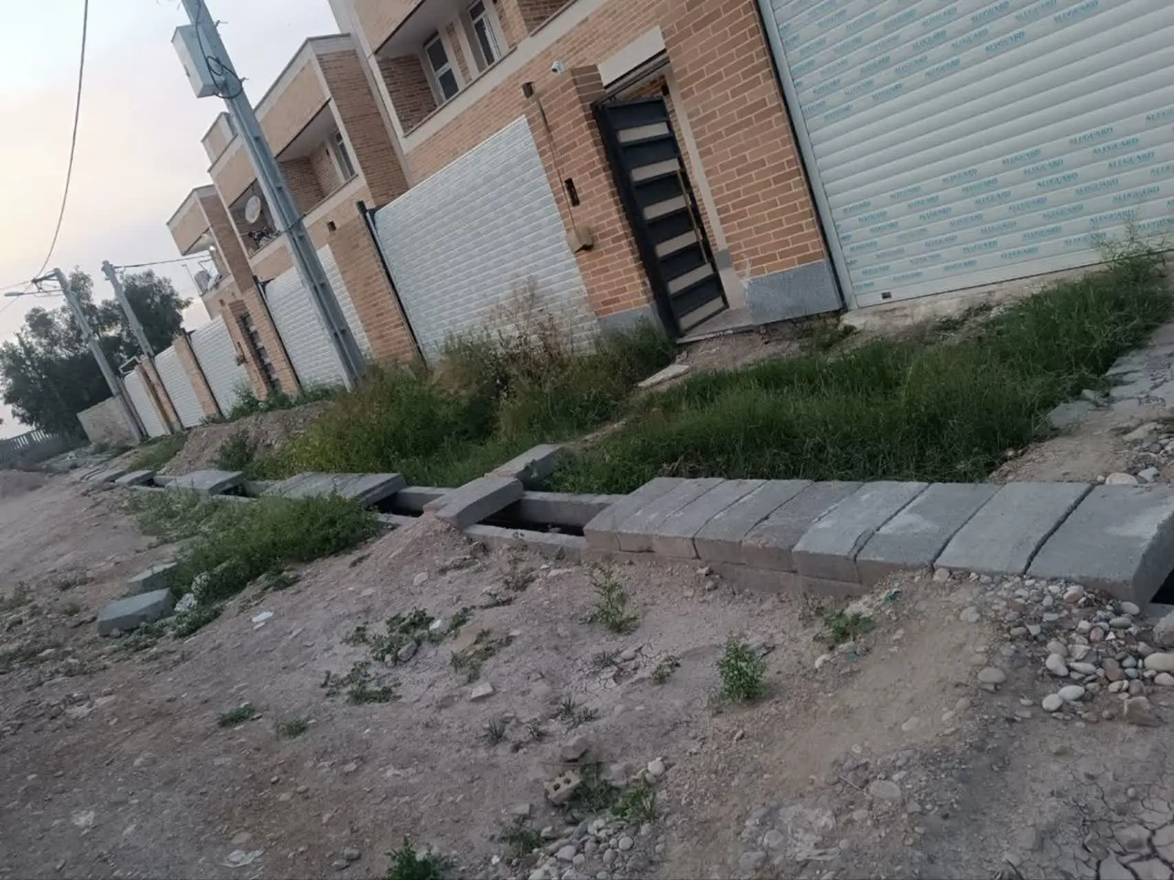 نارضایتی ساکنان مسکن ملی ۲۴ واحدی شوش از کمبود زیرساختهای خدماتی