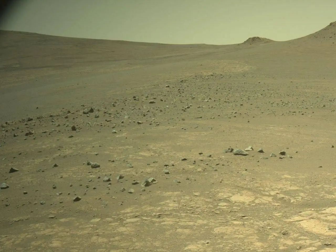 ناسا عکس‌های جدیدی منتشر کرده و ادعا می‌کند که این تصاویر از مریخ هستند