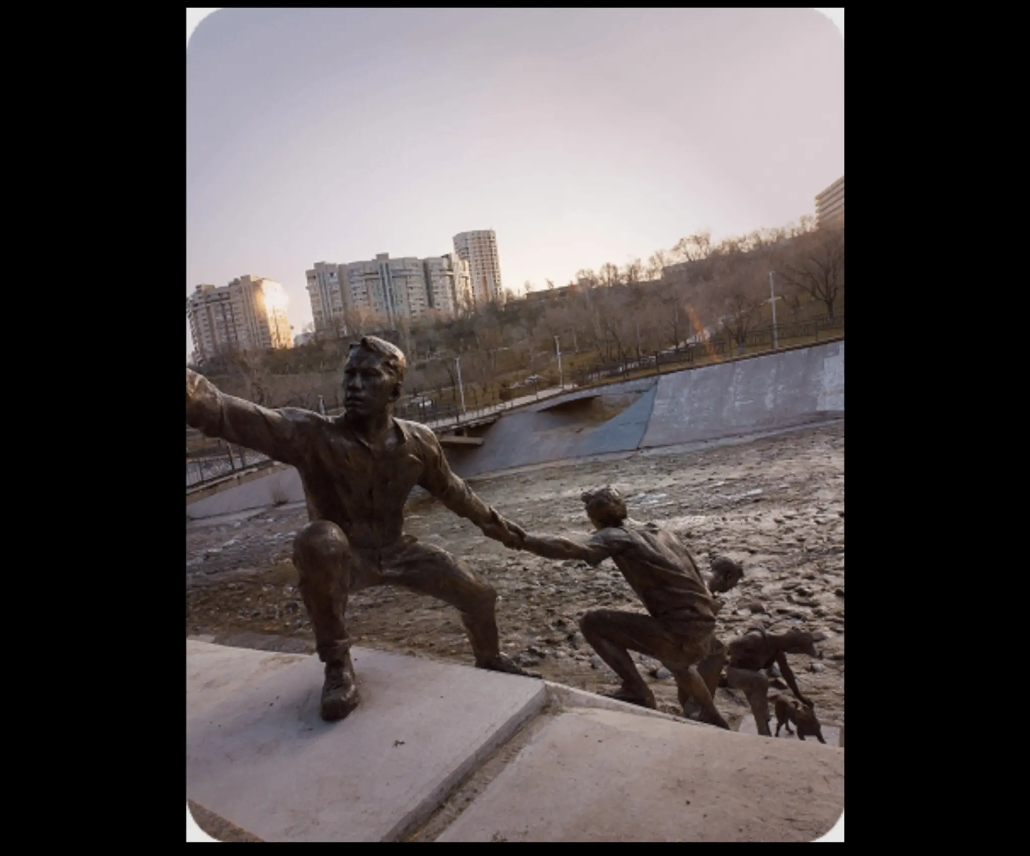 زنجیره‌ای از انسانیت بر فراز سیران در قزاقستان/ یک اثر شهری چه مولفه‌هایی دارد؟ 