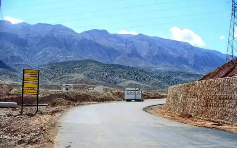 شیراز زیر تهدید یک سد/ضرب‌الاجل دادگستری برای تعیین تکلیف تنگ سرخ/ فعال محیط زیست: سد را «آب‌بند» نامیده‌اند تا ماهیت پروژه پنهان بماند/ آب منطقه ای: سد به نوع تأخیری تغییر یافته است