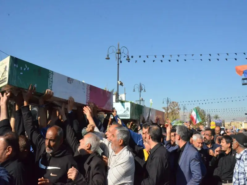  پیکر ۱۲ شهید دفاع مقدس در شیراز تشییع شد
