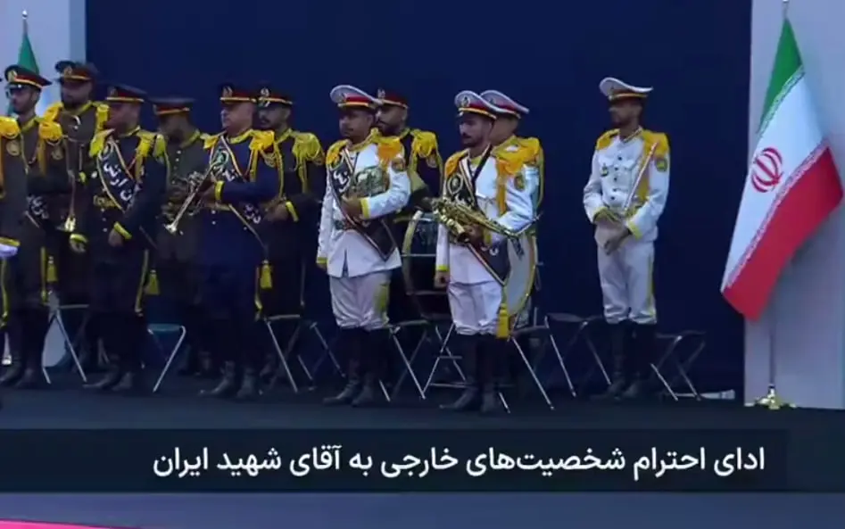 ادای احترام شخصیتهای سیاسی و فرهنگی جهان بر پیکر رهبر شهید انقلاب