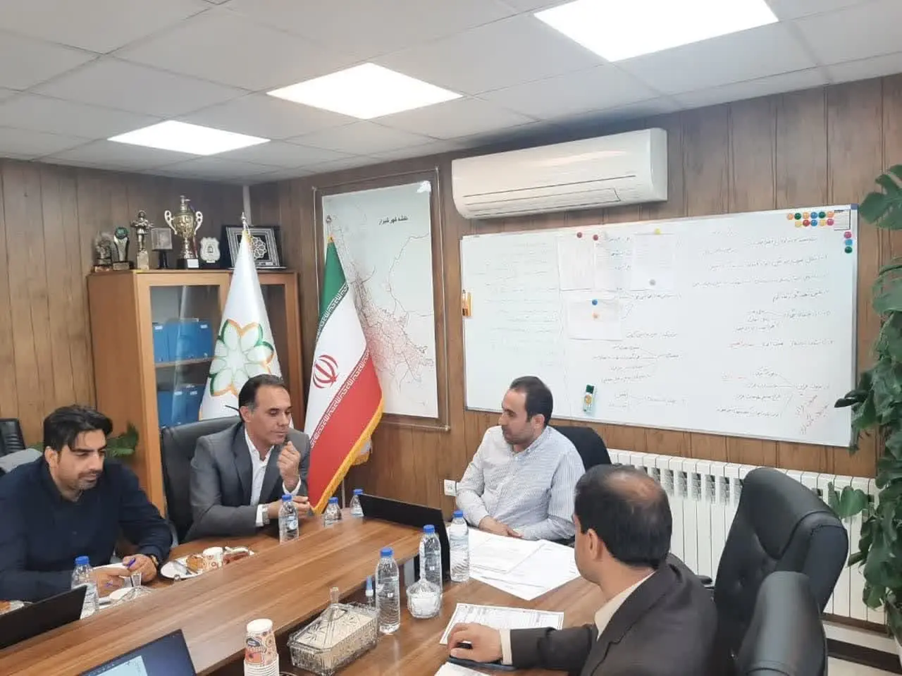 تجمیع و ساماندهی دکل‌های مخابراتی شیراز در دستور کار است