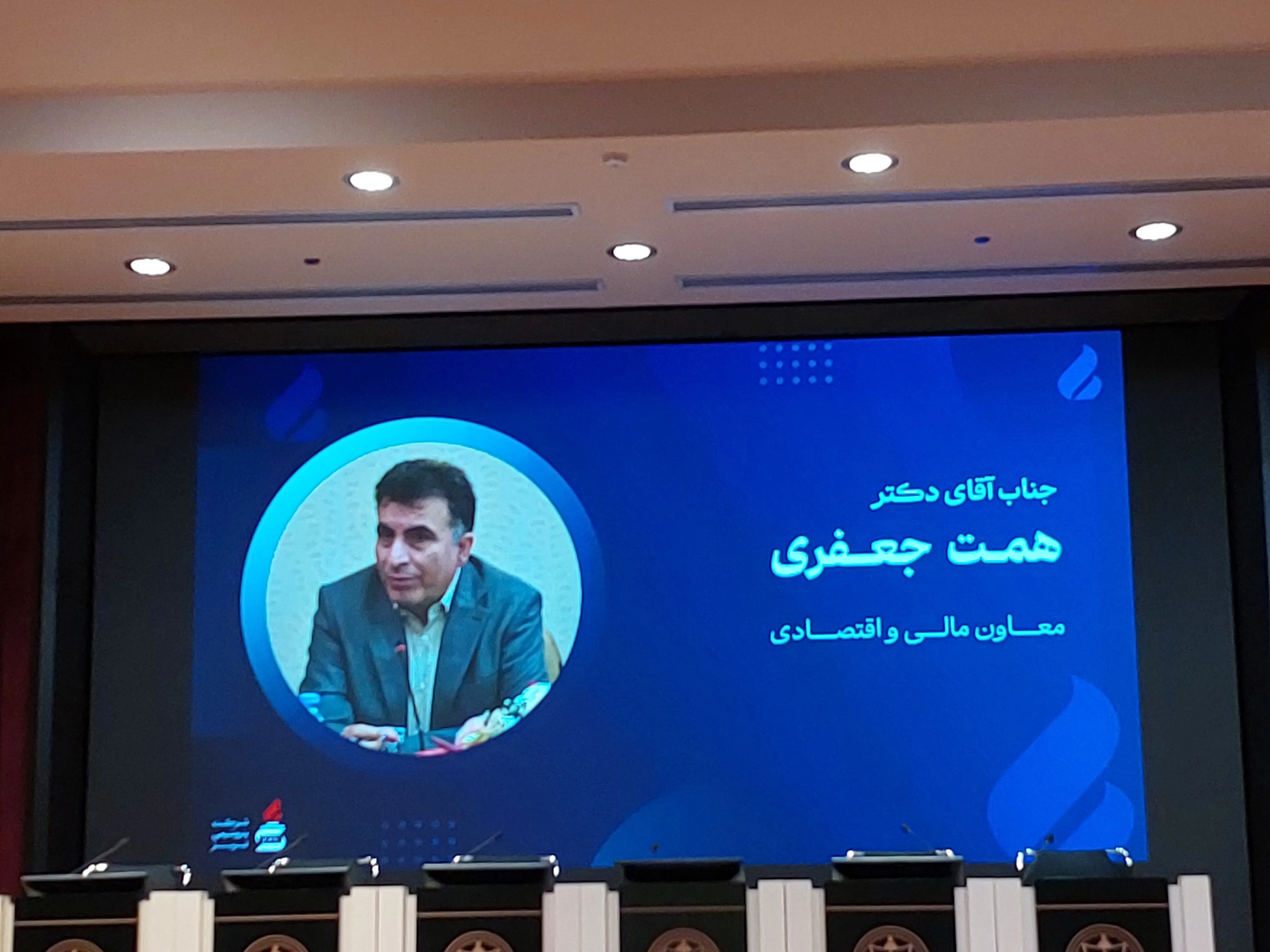 از ظرفیت ۸۷۰ هزار تنی تا پیش‌بینی سود ۹.۳ همتی؛ <a href='https://sayeb.ir/tag/%d9%be%d8%aa%d8%b1%d9%88%d8%b4%db%8c%d9%85%db%8c-%d8%aa%d8%a8%d8%b1%db%8c%d8%b2'></div>پتروشیمی تبریز</a> در مسیر عرضه اولیه