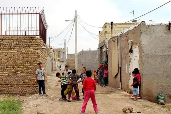 روایتی از رنج سکونت ۱۳ هزار خانوار در حاشیه کلانشهر شیراز
