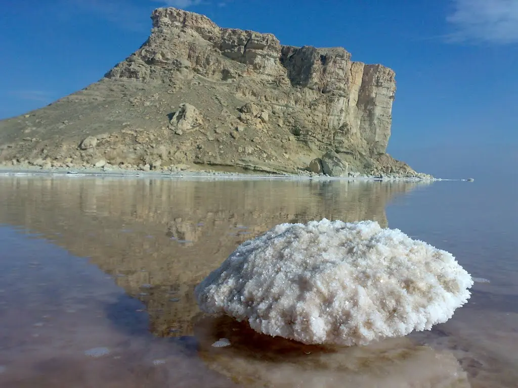 آذربایجان غربی سرزمین اقوام و ادیان از بزرگترین دریاچه شور ایران تا سرزمین افسانه‌ای تخت سلیمان