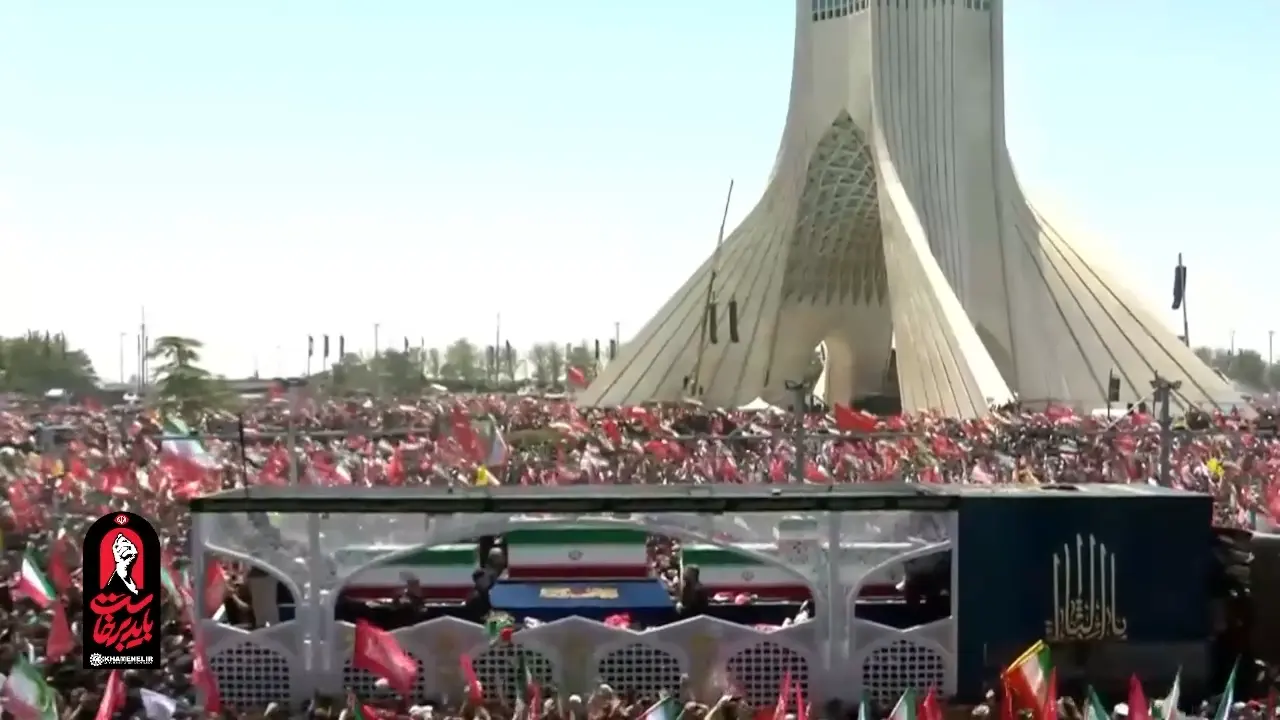 برگزاری مراسم تشییع پیکر رهبر شهید انقلاب در تهران/همه با پرچم‌های سرخ آمدند