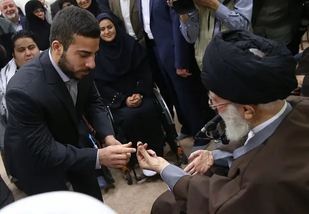ورزشکارانی که از رهبر شهید انگشتر هدیه گرفتند+ عکس