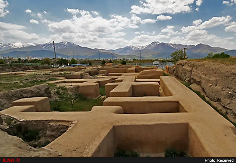 تپه هگمتانه ثبت جهانی نمیشود مگر آنکه عوامل مزاحم حذف شود/ آتشسوزی در تپه باستانی عادی است