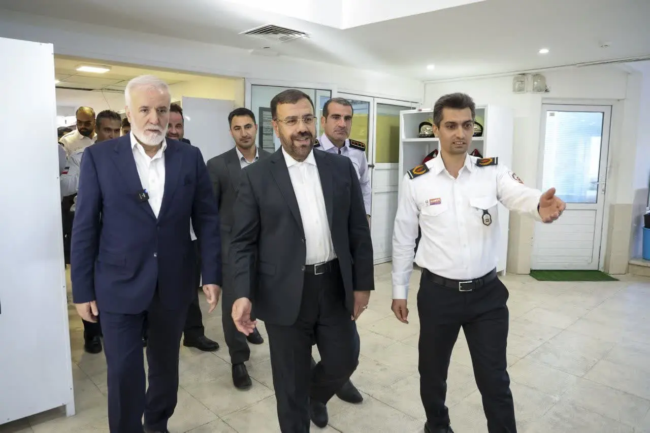 آتشنشانان قهرمانان بیادعای نجات جان انسانها هستند